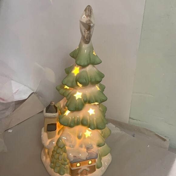 NWT TRANQUIL CHURCH LIGHTED FIGURINE 12.25 IN‎ - Picture 5 of 8